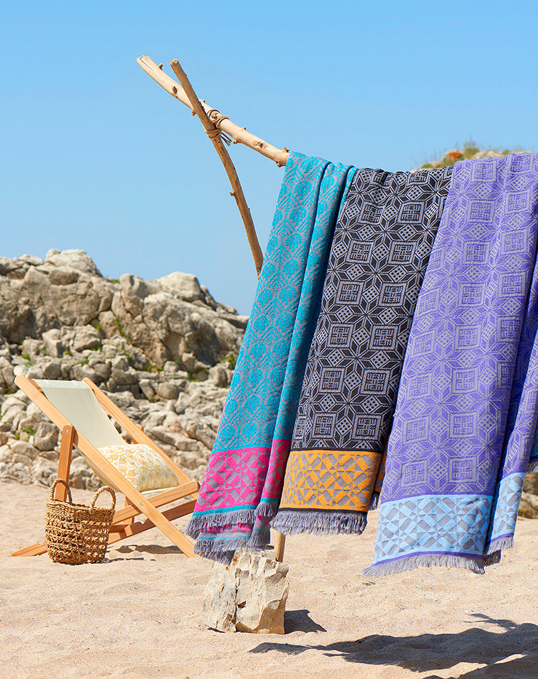 Black 'Antioch' Summer Throw