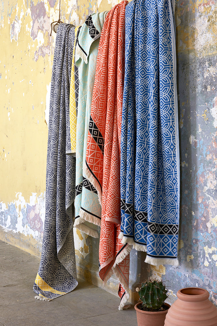 Coral 'Fawohodie' Blanket